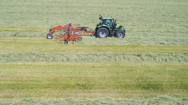 KUHN GA 1031 - cirkelhark met twee rotoren en middenafleg