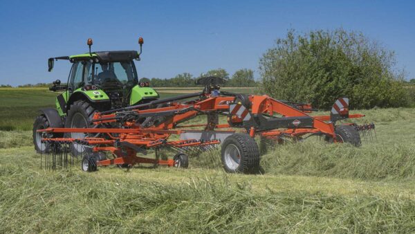 KUHN GA 1031 - cirkelhark met twee rotoren en middenafleg