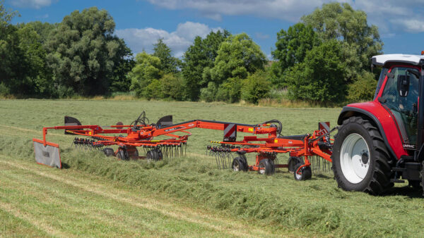 KUHN GA 1032 - cirkelhark met twee rotoren en zijafleg