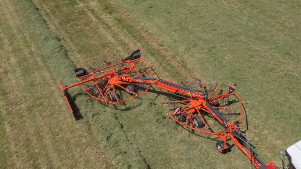 KUHN GA 1032 - cirkelhark met twee rotoren en zijafleg