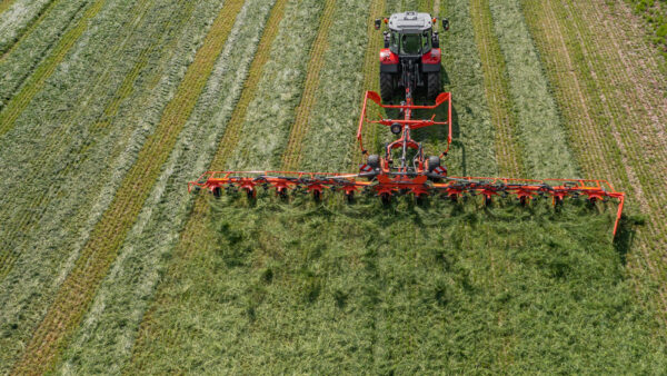 KUHN GF 13003 T - getrokken schudder van 13 meter