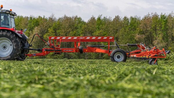 KUHN GF 13003 T - getrokken schudder van 13 meter