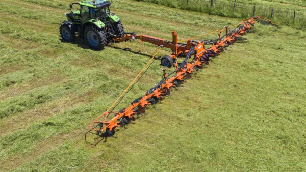 KUHN GF 15003 T / 17003 T - getrokken schudder met grote werkbreedte