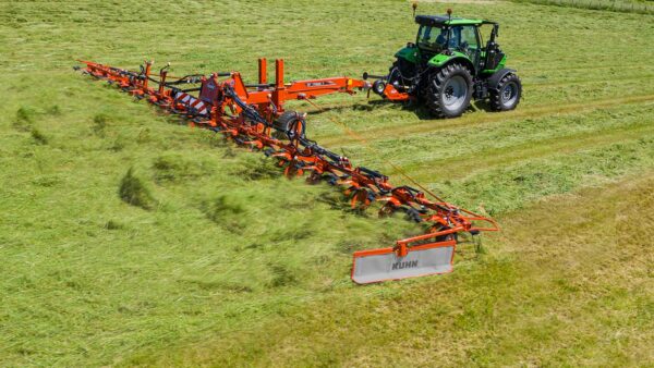 KUHN GF 15003 T / 17003 T - getrokken schudder met grote werkbreedte