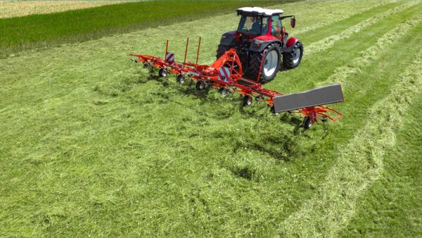 KUHN GF 8700 - aanbouw schudder voor kleinere tractoren