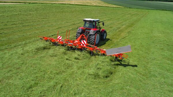 KUHN GF 8700 - aanbouw schudder voor kleinere tractoren
