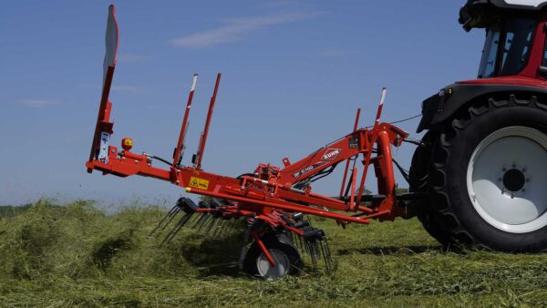 KUHN GF 8700 - aanbouw schudder voor kleinere tractoren