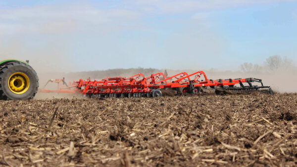 KUHN LANDSMAN 6205 - cultivator met vierstaps grondbewerking