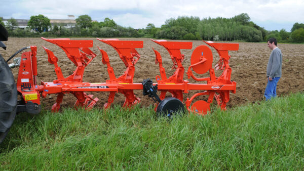 KUHN MASTER 103 - aanbouw wentelploeg voor kleinere tractoren