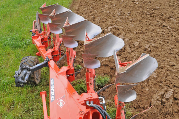 KUHN MASTER 123 - aanbouw wentelploeg voor middelgrote tractoren