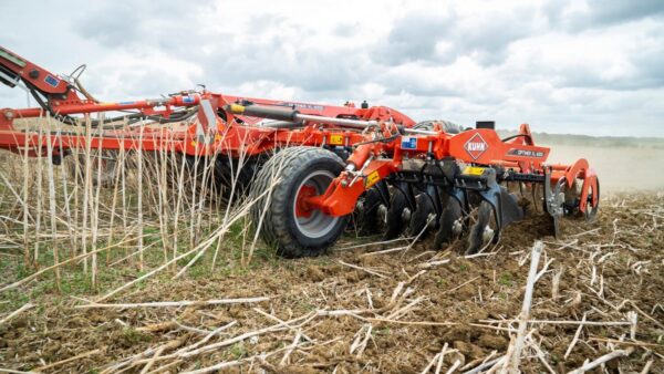 KUHN OPTIMER - stoppelcultivator met onafhankelijke schijven