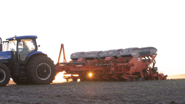 KUHN PRIME AT M - mechanische precisiezaaimachine met zelftransport