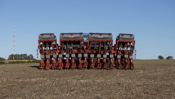 KUHN PRIME AT P - pneumatische precisiezaaimachine met zelftransport