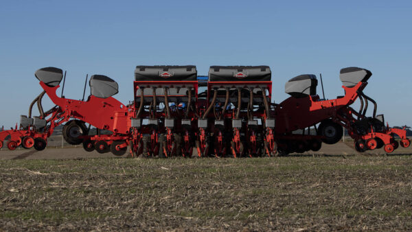 KUHN PRIME AT P - pneumatische precisiezaaimachine met zelftransport
