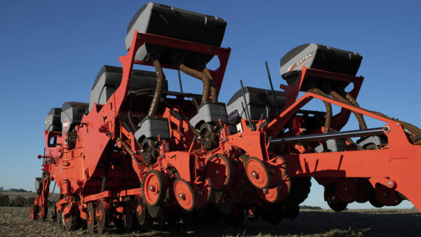 KUHN PRIME AT P - pneumatische precisiezaaimachine met zelftransport
