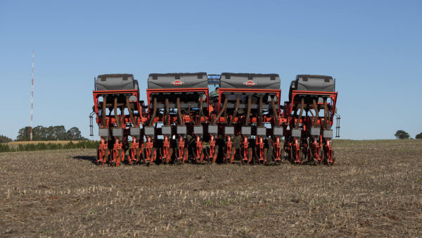 KUHN PRIME AT P - pneumatische precisiezaaimachine met zelftransport