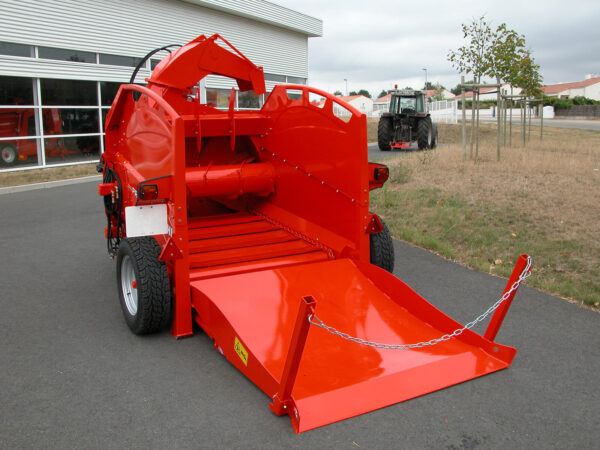 KUHN PRIMOR 2060 H - halfgedragen stroblazer met hydraulische scheider