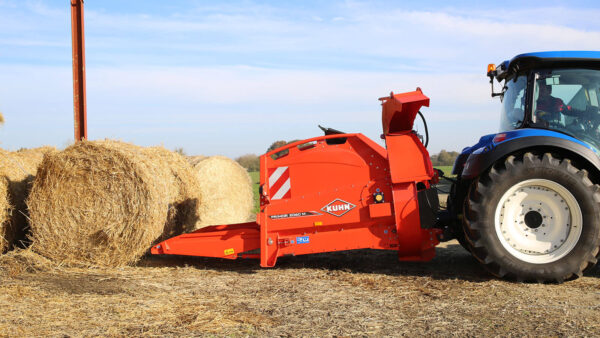 KUHN PRIMOR 2060 M - aanbouw stroblazer en voerverdeler