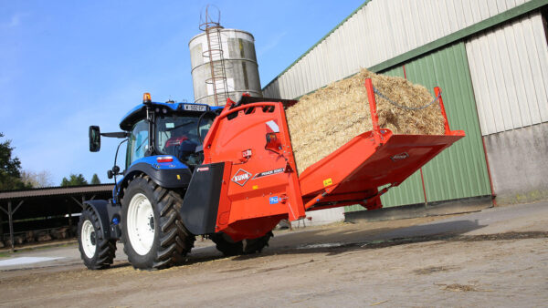 KUHN PRIMOR 2060 M - aanbouw stroblazer en voerverdeler