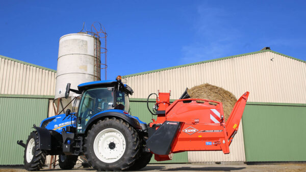 KUHN PRIMOR 2060 M - aanbouw stroblazer en voerverdeler