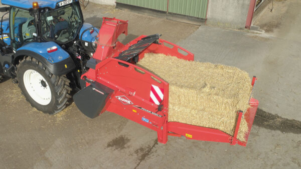 KUHN PRIMOR 2060 M - aanbouw stroblazer en voerverdeler