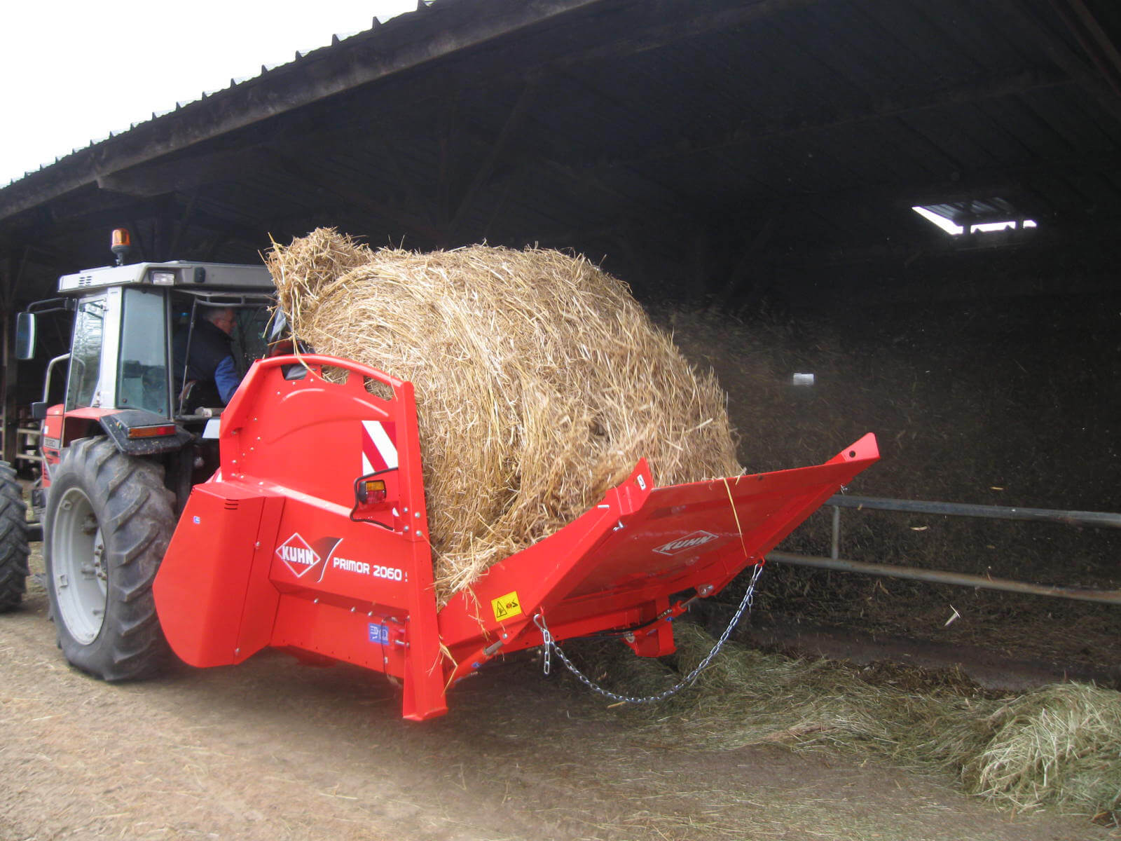 KUHN PRIMOR 2060 S - aanbouw stroblazer en voerverdeler