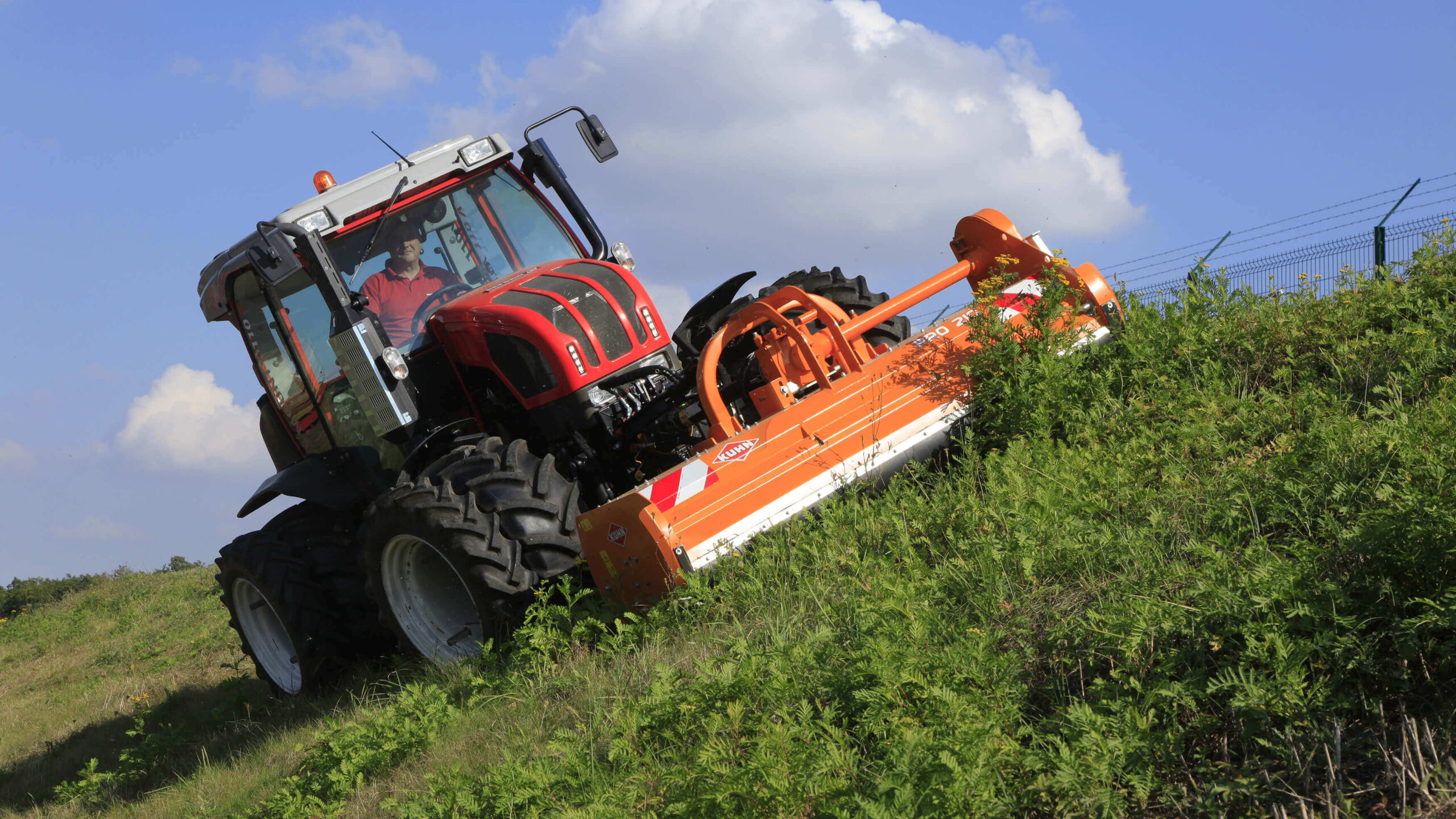 KUHN PRO - frontgedragen klepelmaaier voor hellingen
