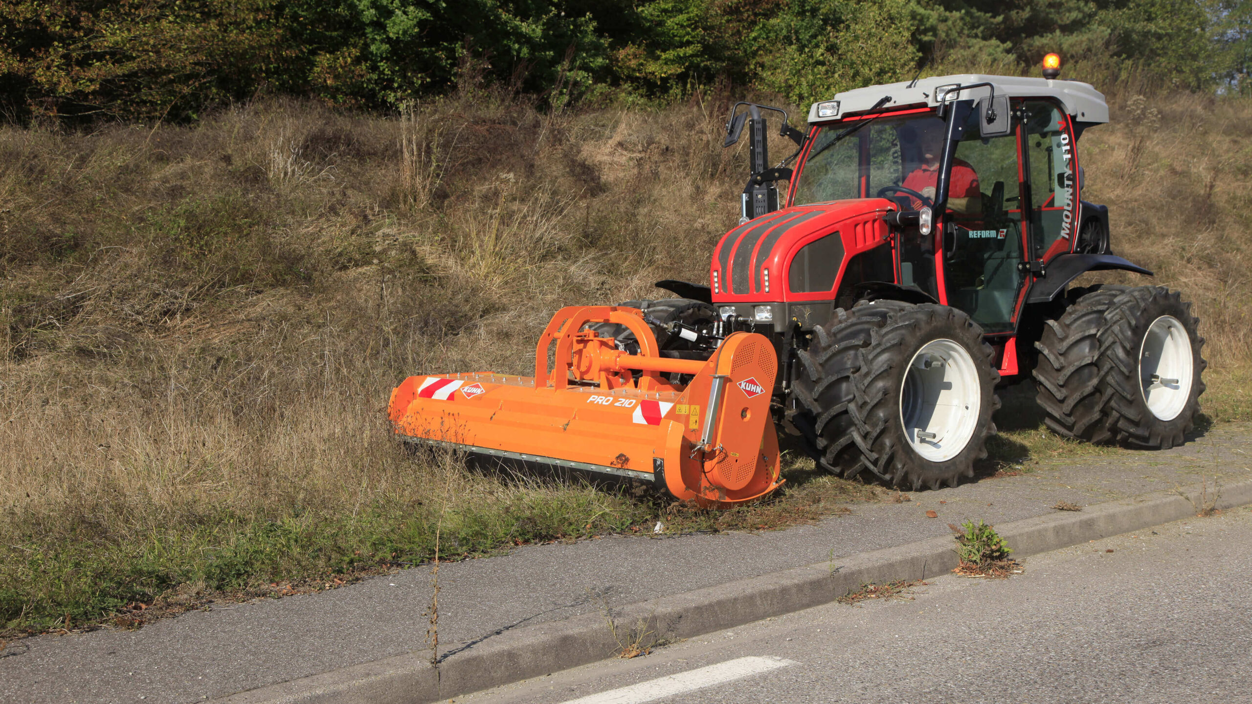 KUHN PRO - frontgedragen klepelmaaier voor hellingen - Afbeelding 5