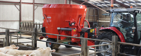 KUHN PROFILE 1 CL - voermengwagen met één vijzel en dwarsband