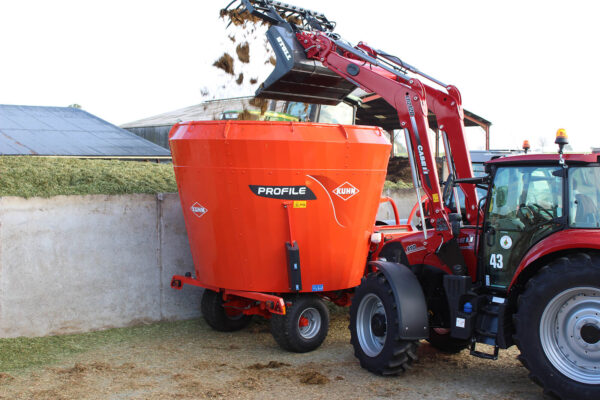 KUHN PROFILE 1 CL - voermengwagen met één vijzel en dwarsband