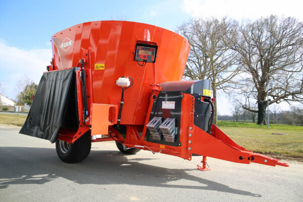 KUHN PROFILE 1 DL - voermengwagen met één vijzel en zijverdeling