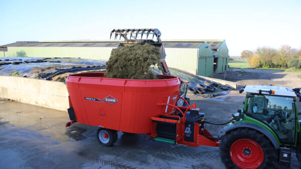 KUHN PROFILE 2 CL - voermengwagen met twee vijzels en dwarsband