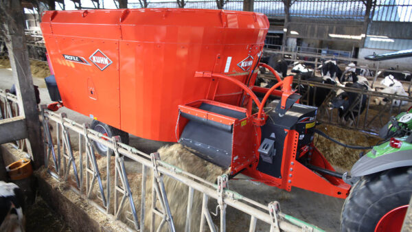 KUHN PROFILE 2 CL - voermengwagen met twee vijzels en dwarsband