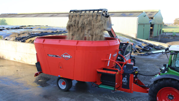 KUHN PROFILE 2 CL - voermengwagen met twee vijzels en dwarsband