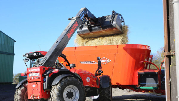 KUHN PROFILE 2 CL - voermengwagen met twee vijzels en dwarsband