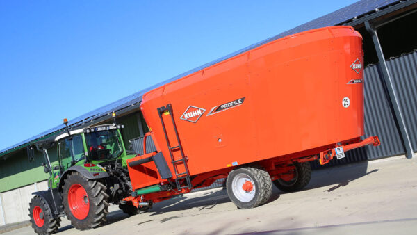 KUHN PROFILE 2 CL - voermengwagen met twee vijzels en dwarsband