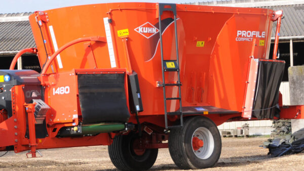 KUHN PROFILE 2 CS - compacte voermengwagen met twee vijzels en dwarsband