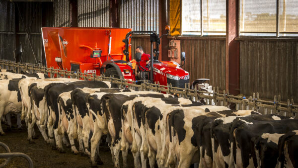 KUHN PROFILE 2 CS - compacte voermengwagen met twee vijzels en dwarsband