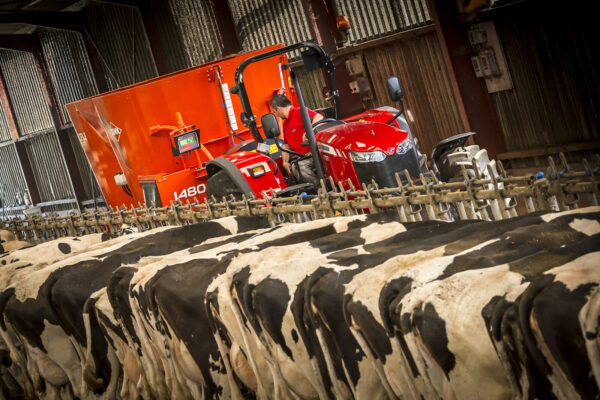 KUHN PROFILE 2 CS - compacte voermengwagen met twee vijzels en dwarsband