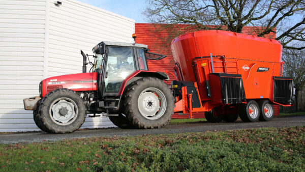 KUHN PROFILE 2 DL - voermengwagen met twee vijzels en zijverdeling