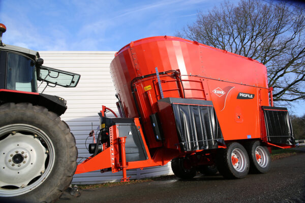 KUHN PROFILE 2 DL - voermengwagen met twee vijzels en zijverdeling