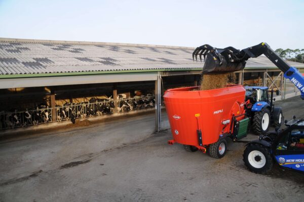 KUHN PROFILE 2 DS - compacte voermengwagen met twee vijzels en zijverdeling