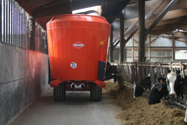 KUHN PROFILE 2 DS - compacte voermengwagen met twee vijzels en zijverdeling
