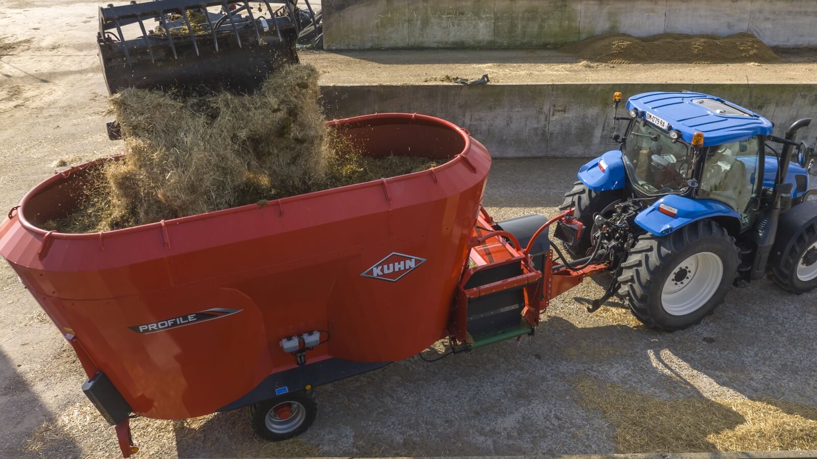 KUHN PROFILE 2 M - voermengwagen met twee vijzels