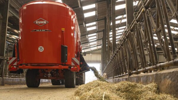 KUHN PROFILE 2 M - voermengwagen met twee vijzels