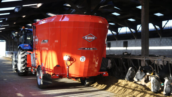 KUHN PROFILE CROSSMIX 2 CS - lage voermengwagen met twee vijzels