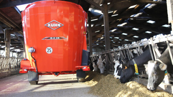 KUHN PROFILE CROSSMIX 2 CS - lage voermengwagen met twee vijzels