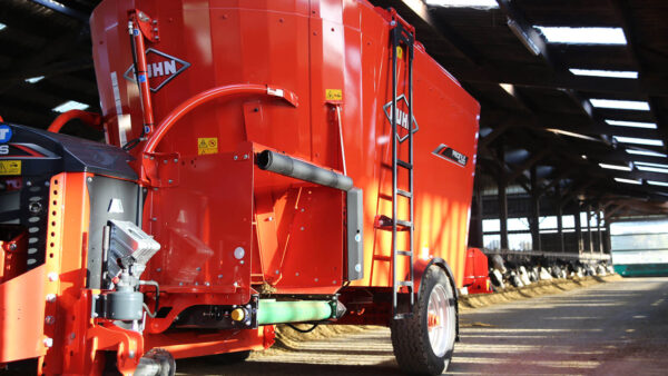 KUHN PROFILE CROSSMIX 2 CS - lage voermengwagen met twee vijzels