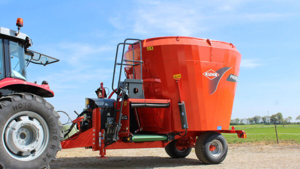 KUHN PROFILE PLUS 1 CL - voermengwagen met één vijzel, strooiblazer en dwarsband