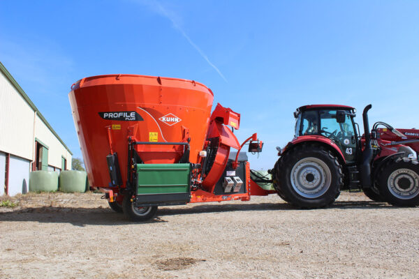 KUHN PROFILE PLUS 1 DL - voermengwagen met één vijzel, strooiblazer en zijverdeling